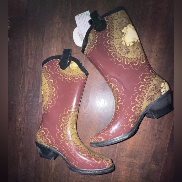 däv Shoes - DAV Rain Boots Burgundy & Gold Western Style Patterned Boots